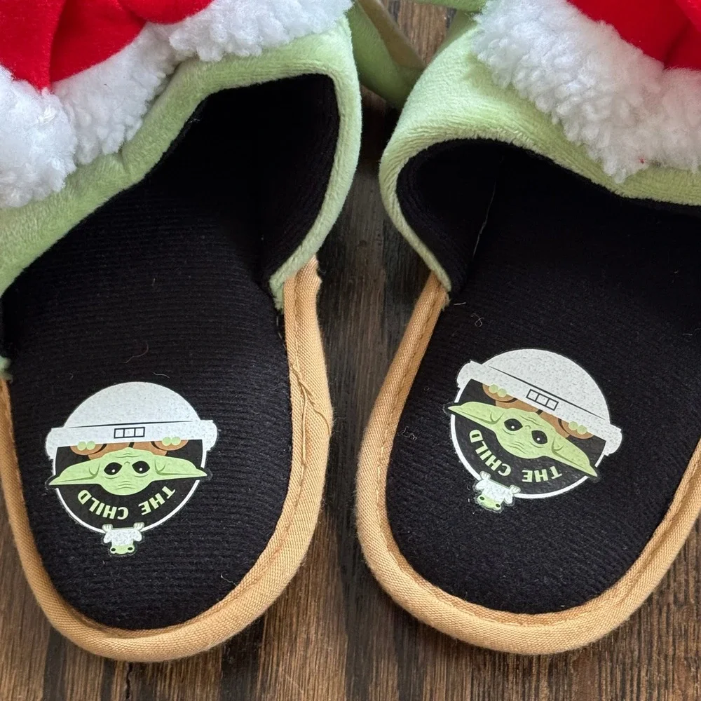 Star Wars Grogu Baby Yoda Kids XL 2-3 Plush Slippers Santa Hat Holiday NWOT